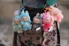 娃衣不仅满足消费者的个性化表达和情感陪伴需