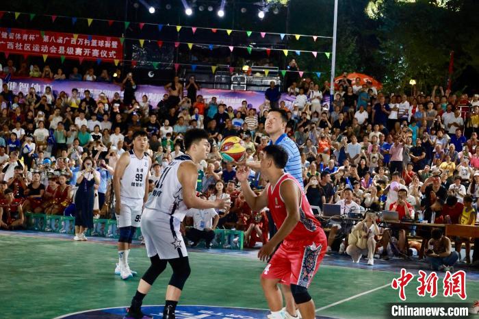广西村BA燃爆乡村：中国篮球名宿王治郅与村民热