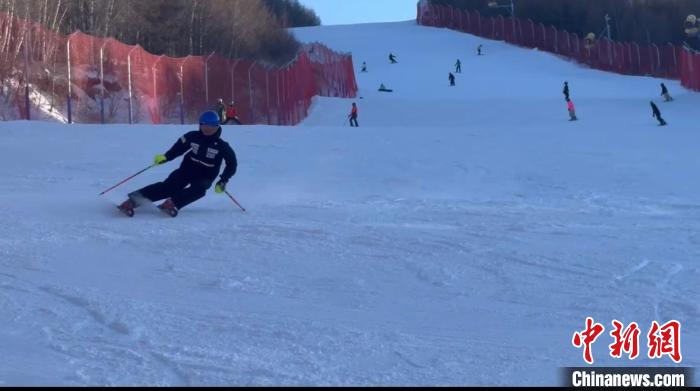 14岁滑雪少年邢诗堯助力凉城十四冬