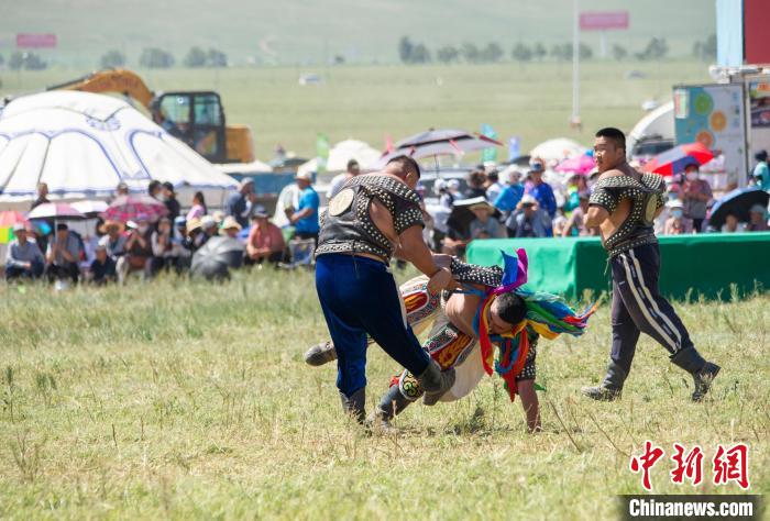 内蒙古第33届旅游那达慕成人搏克赛吸引512名选手