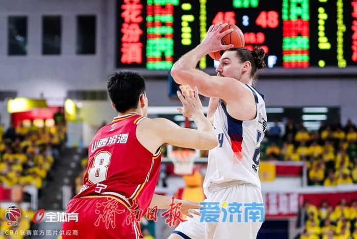 山东高速男篮客场告负 斯蒂尔首秀两双助力球队