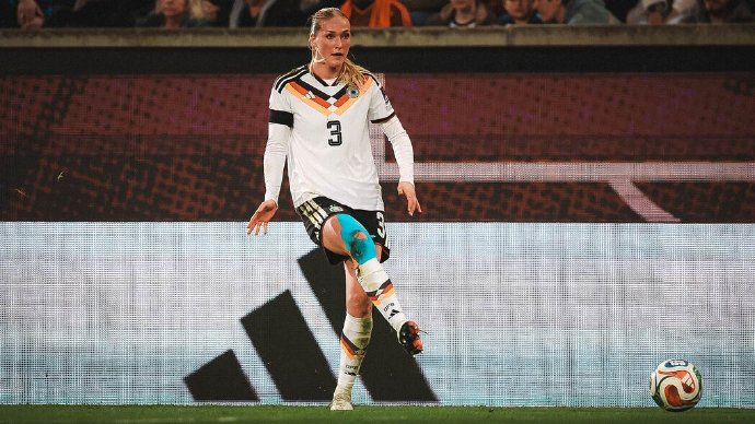 16名狼堡女足将启程征战多国国家队赛事