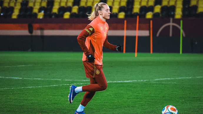 16名狼堡女足将启程征战多国国家队赛事