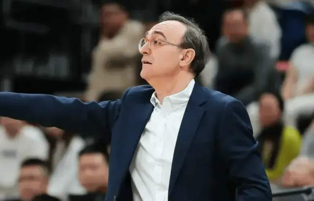 辽宁男篮主场力克广州男篮 六连胜彰显团队篮球