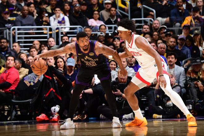 41岁詹姆斯双杀火箭创历史纪录 湖人抄底翻版东